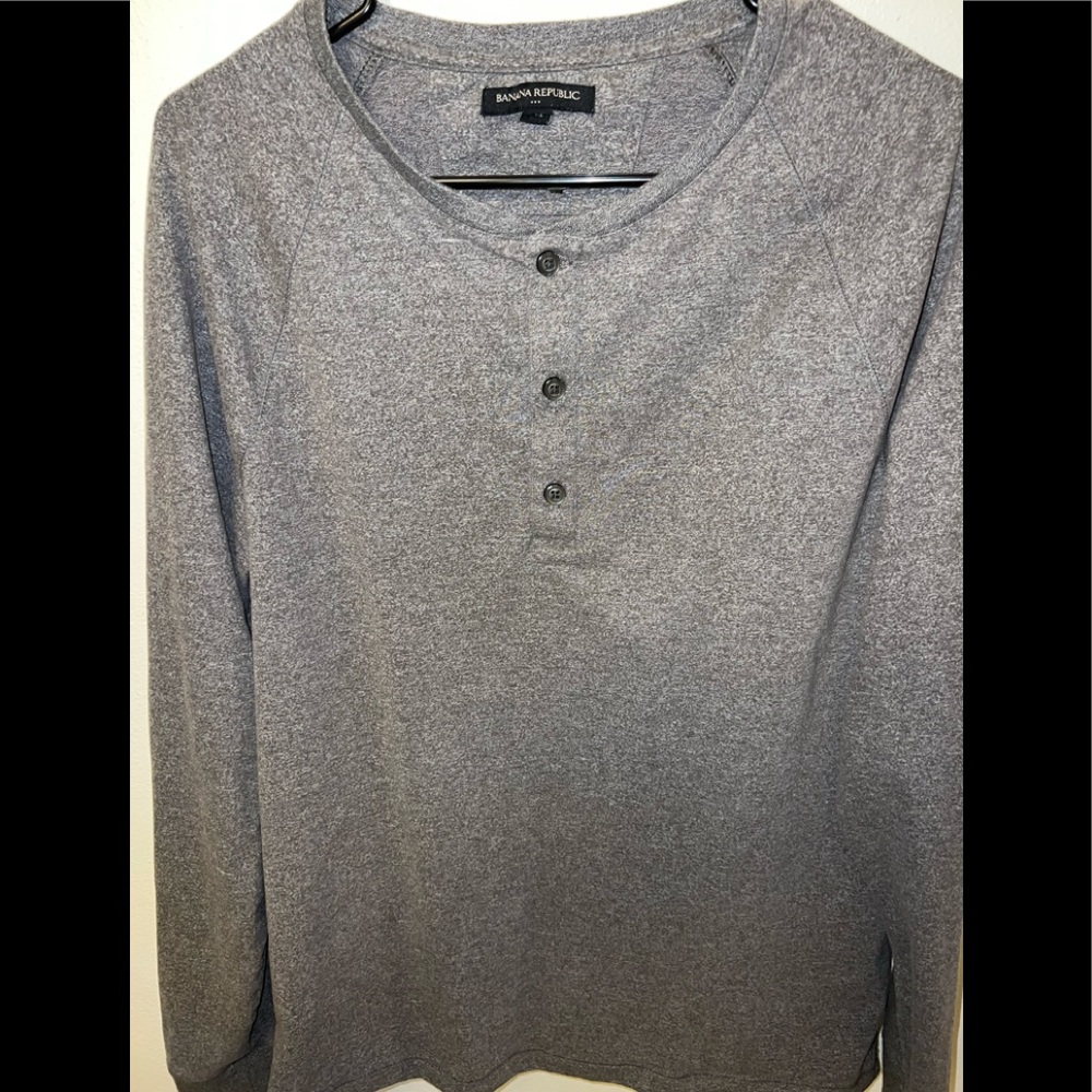Banana Republic mens large gray long sleeve two button shirt